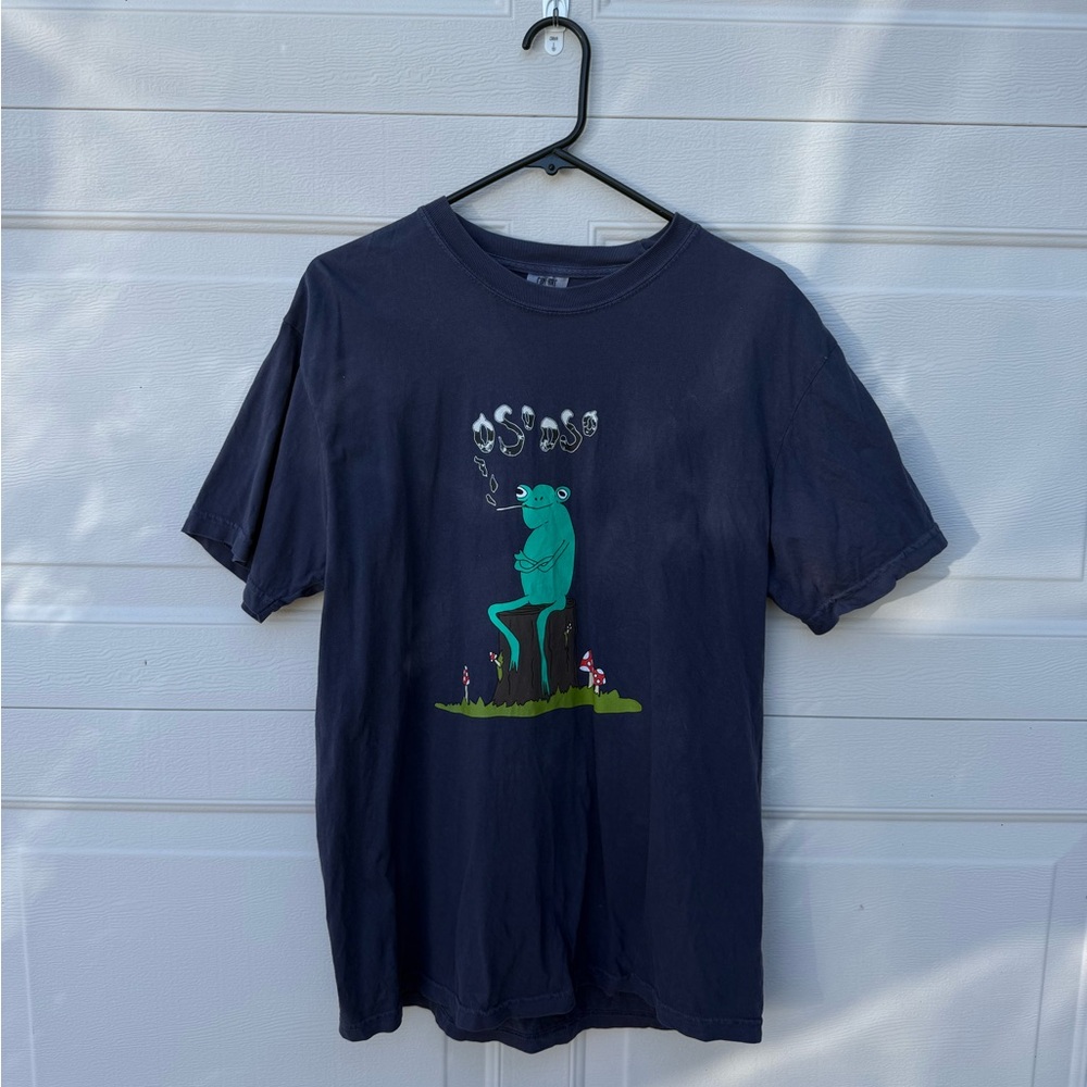 Oso Oso Graphic T-Shirt with Frog Design 🐸🚬